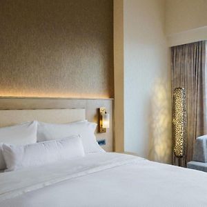 1 King Bed High Floor
